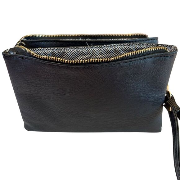 Elegant Black Wristlet Clutch W/ Gold Toned Hardware. - Picture 7 of 8